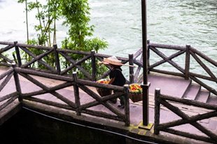 HÀNG RONG Ở PHƯỢNG HOÀNG CỔ TRẤN