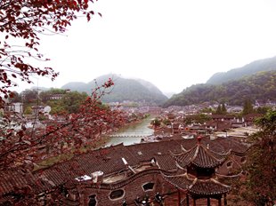 PHƯỢNG HOÀNG CỔ TRẤN NỔI BẬT VỚI NHỮNG NÉT CỔ XƯA