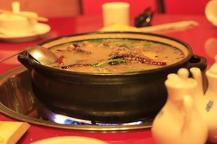 MÓN LẨU BÒ YAK LỪNG DANH CỦA CAO NGUYÊN TÂY TẠNG