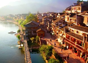 PHƯỢNG HOÀNG CỔ TRẤN CHỤP ẢNH THỜI TIẾT NÀO CŨNG ĐẸP