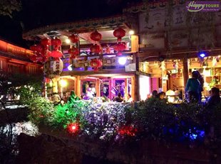 NHỊP SỐNG HIỆN ĐẠI Ở THÀNH CỔ LỆ GIANG