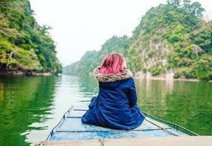 LƯỚT TRÊN HỒ BA BỂ -THẢ HỒN MỘNG MƠ