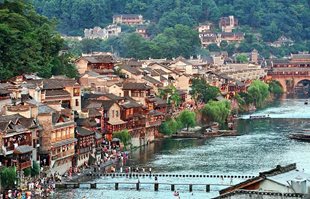 VẺ QUYẾN RŨ CỦA PHƯỢNG HOÀNG CỔ TRẤN