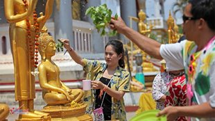 TẾT TÉ NƯỚC TRUYỀN THỐNG CỦA NƯỚC BẠN LÀO