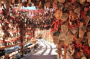 TỤC TREO CHUÔNG GIÓ Ở LỆ GIANG