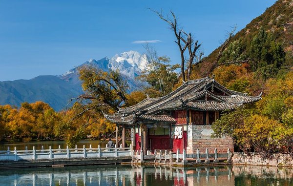 Hắc-Long-Đàm-tour-Le-Giang-Du-lịch-Trung-Quốc-Happytours-1