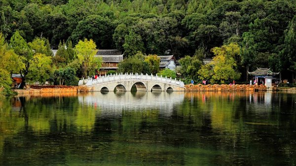 Hắc-Long-Đàm-tour-Le-Giang-Du-lịch-Trung-Quốc-Happytours-6