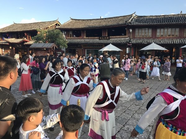 mua-truyen-thong-Le-Giang-tour