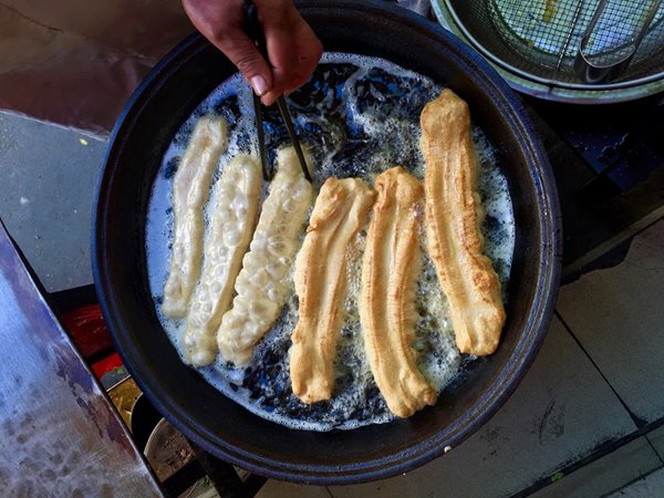 am-thuc-bac-kinh-quay-nong-youtiao