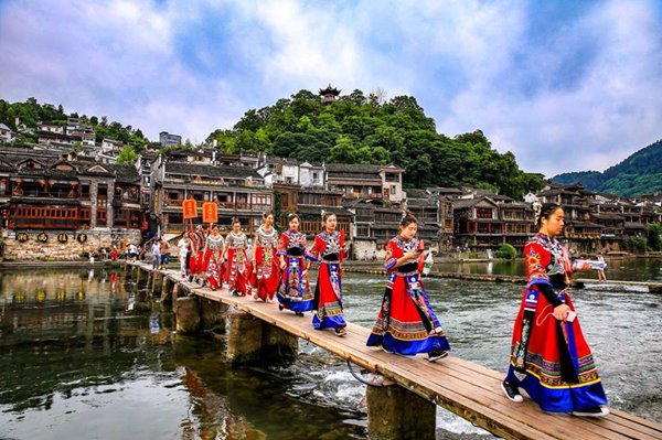 Cau-go-Phuong-Hoang-co-tran