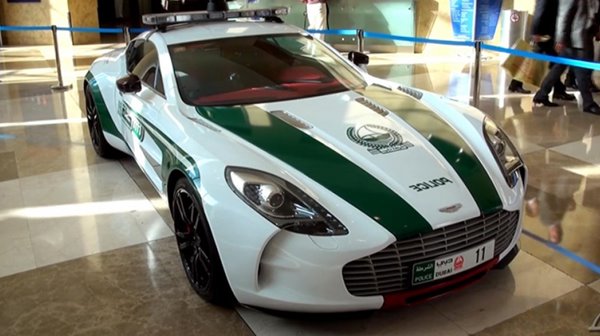 Sieu-xe-canh-sat-Dubai-du-lich-du-bai-Happytours-5