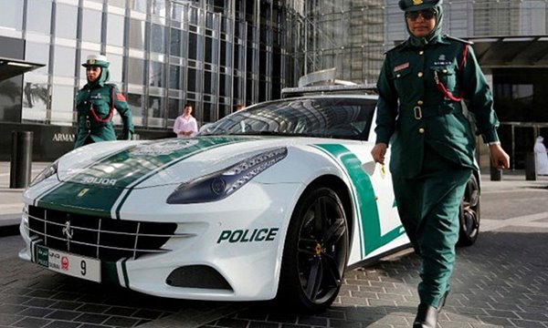 sieu-xe-cua-canh-sat-o-dubai-police-car-2