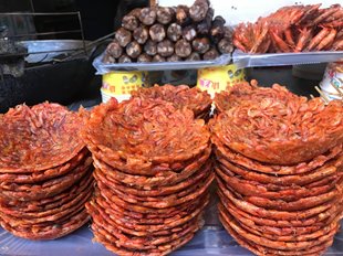 MÓN ĂN VẶT ĐƯỜNG PHỐ Ở PHƯỢNG HOÀNG CỔ TRẤN