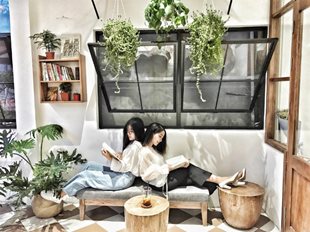 Vòng quanh Hà Nội dịp 2/9 với các quán cà phê 'ảo diệu'